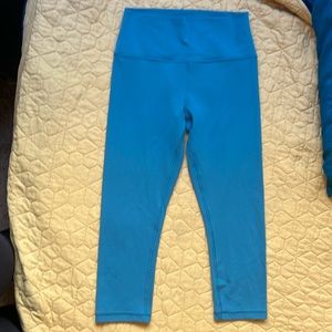 Athleta 🧘‍♀️transcend capri - size medium tall  - blue -perfect condition✨